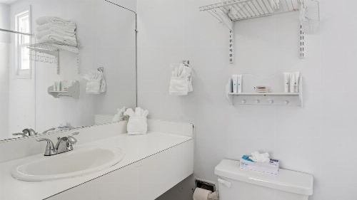 A Wave Inn - Montauk image 15
