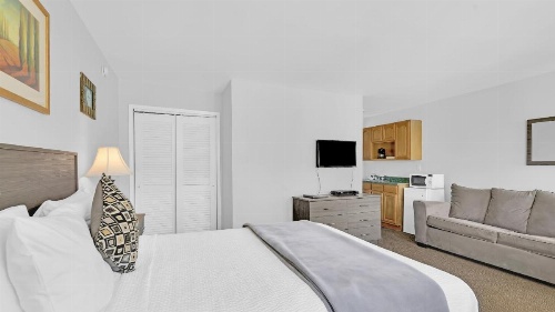 A Wave Inn - Montauk image 39